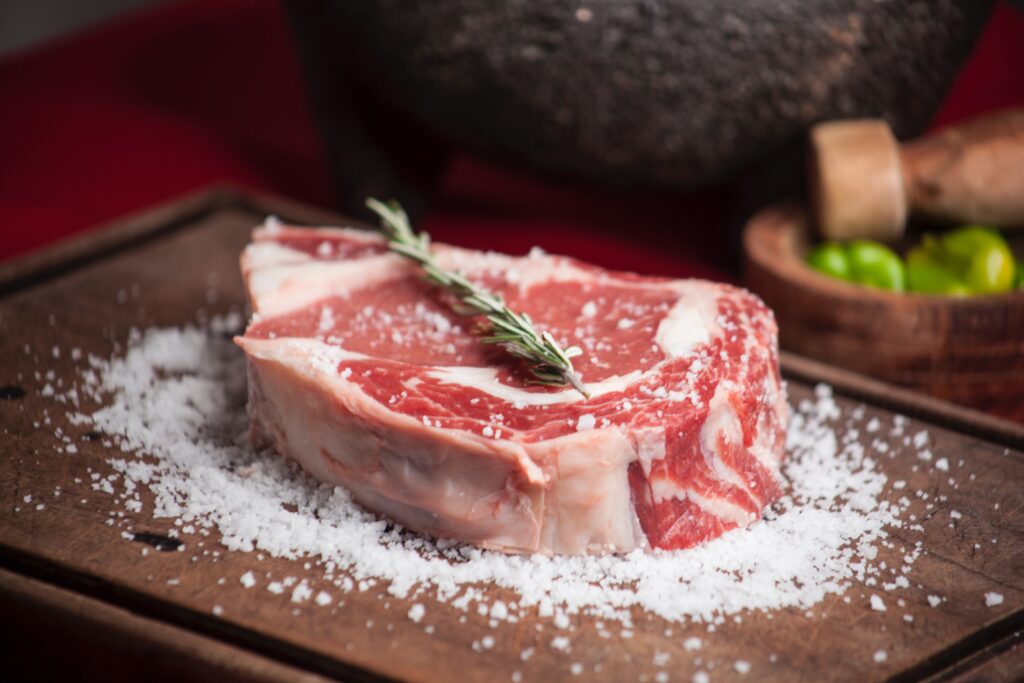 肌に効果があると言われているコラーゲンが豊富な食品として肉のイメージ